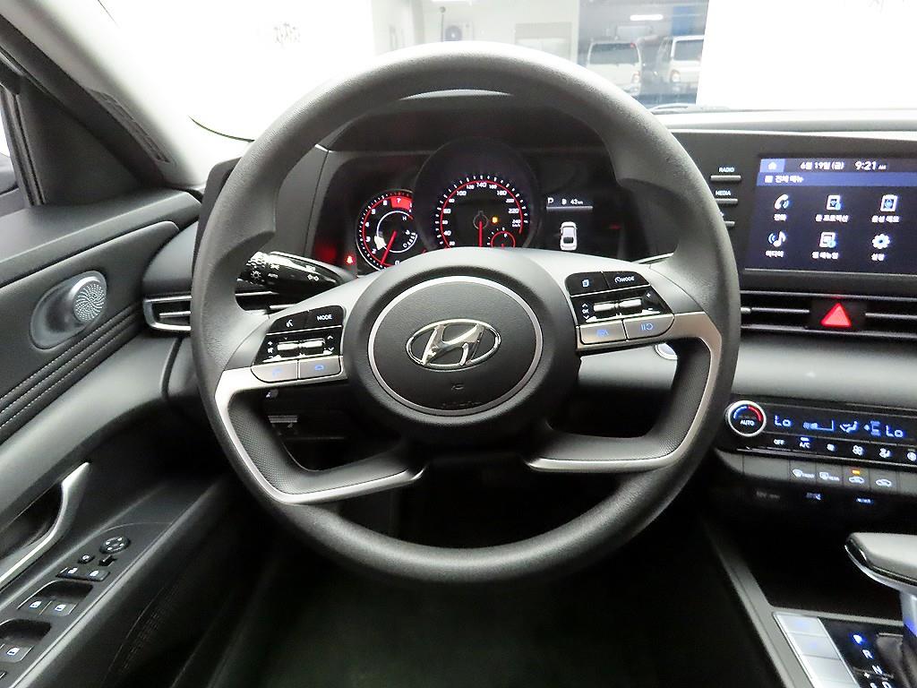HYUNDAI Avante - Vista 9