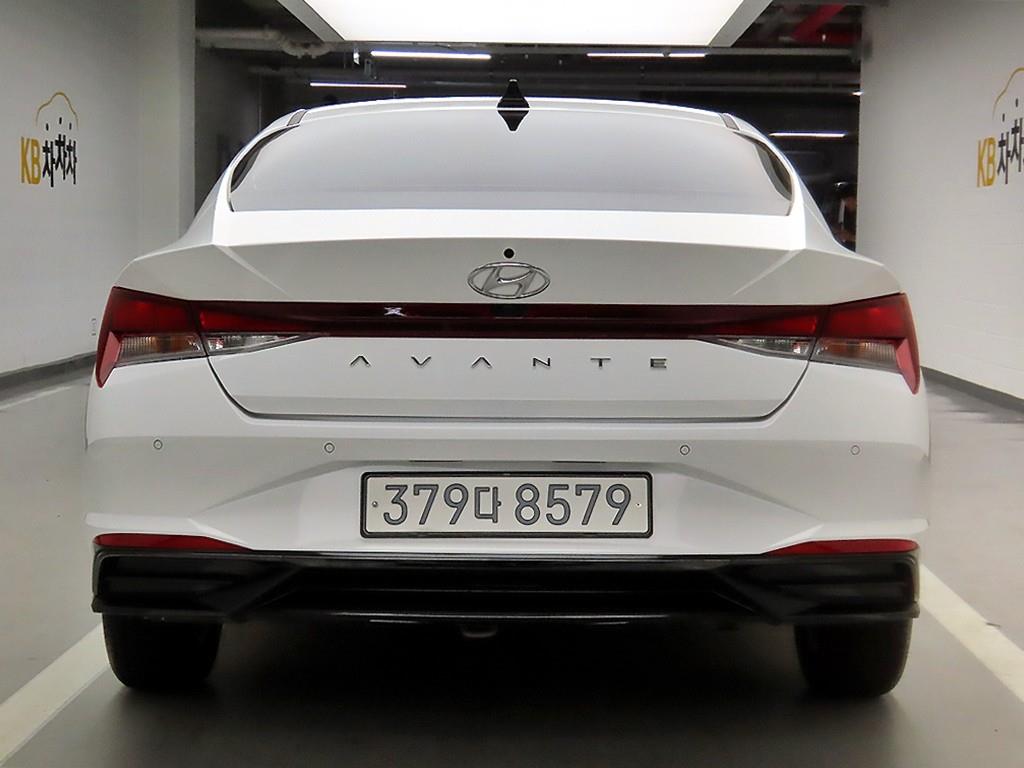 HYUNDAI Avante - Vista 3