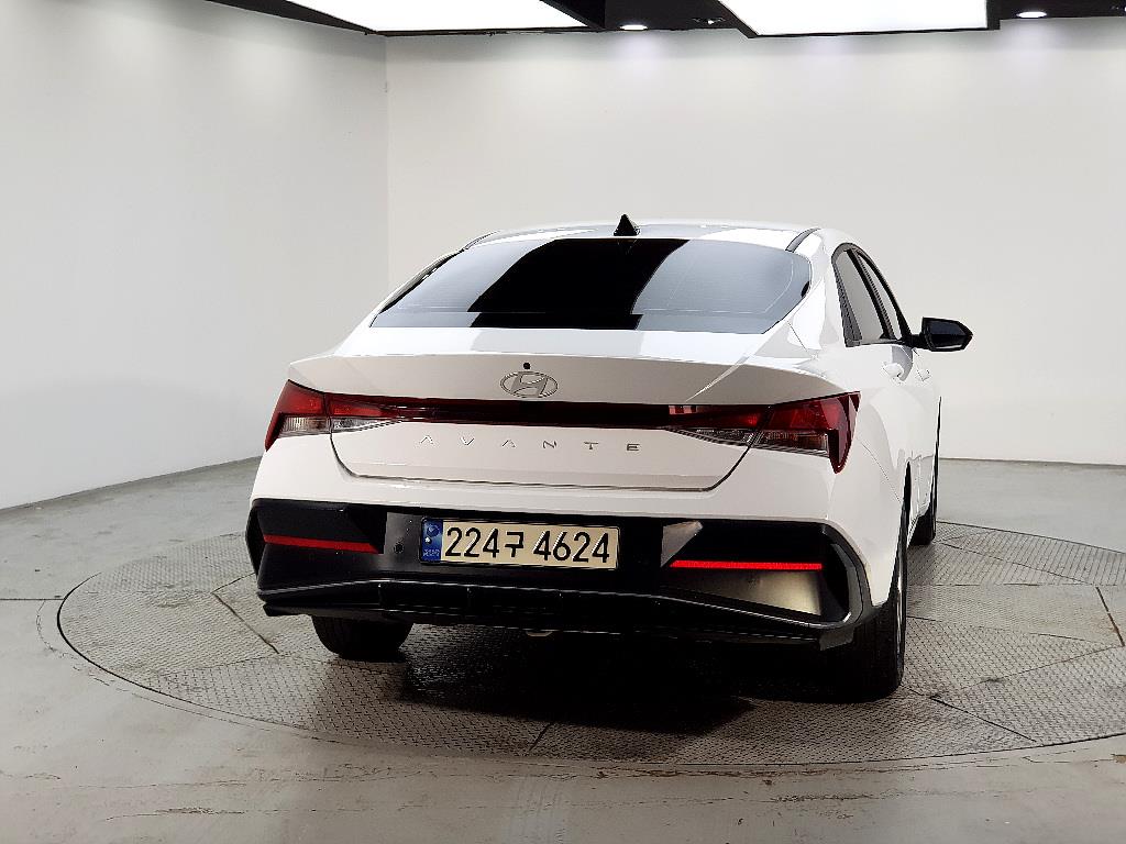 HYUNDAI Avante - Vista 3