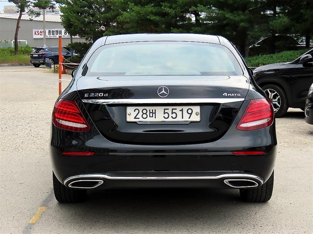 Mercedes Benz E class - Vista 6