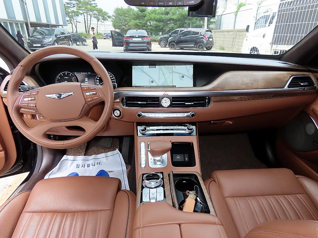 Genesis G90 - Vista 9