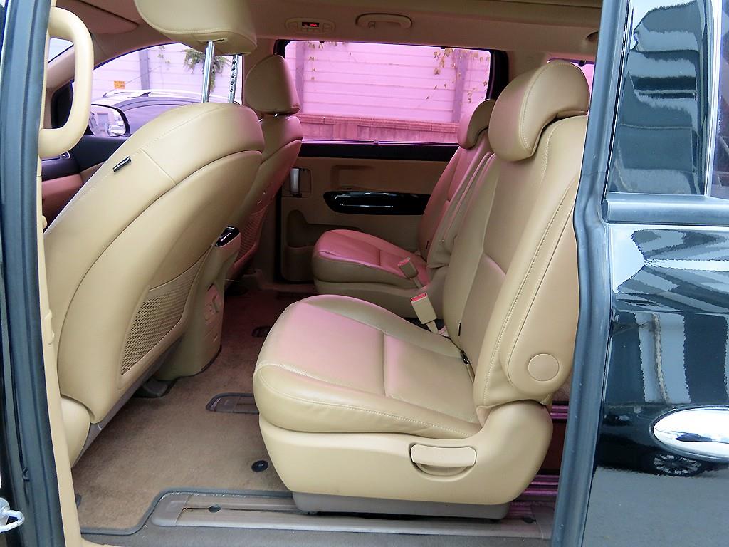 KIA Carnival - Vista 8