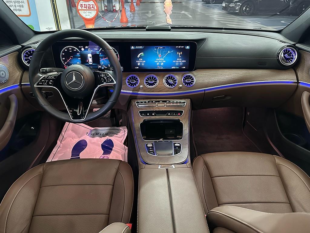 Mercedes Benz E class - Vista 12