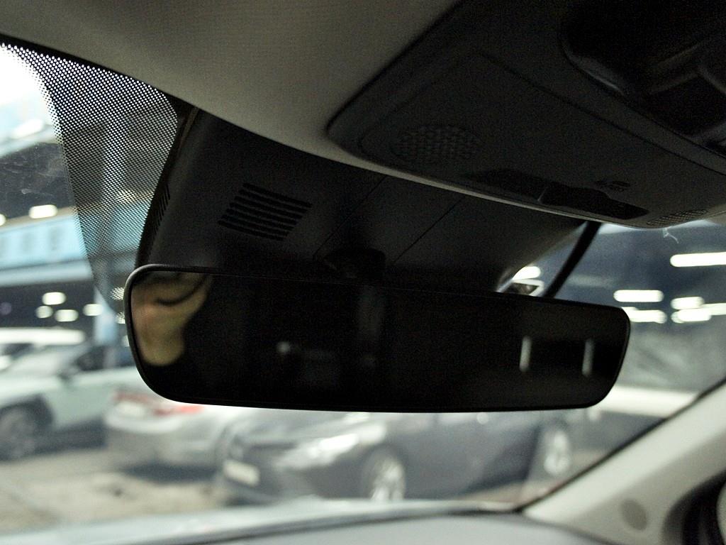 KIA Carnival - Vista 12