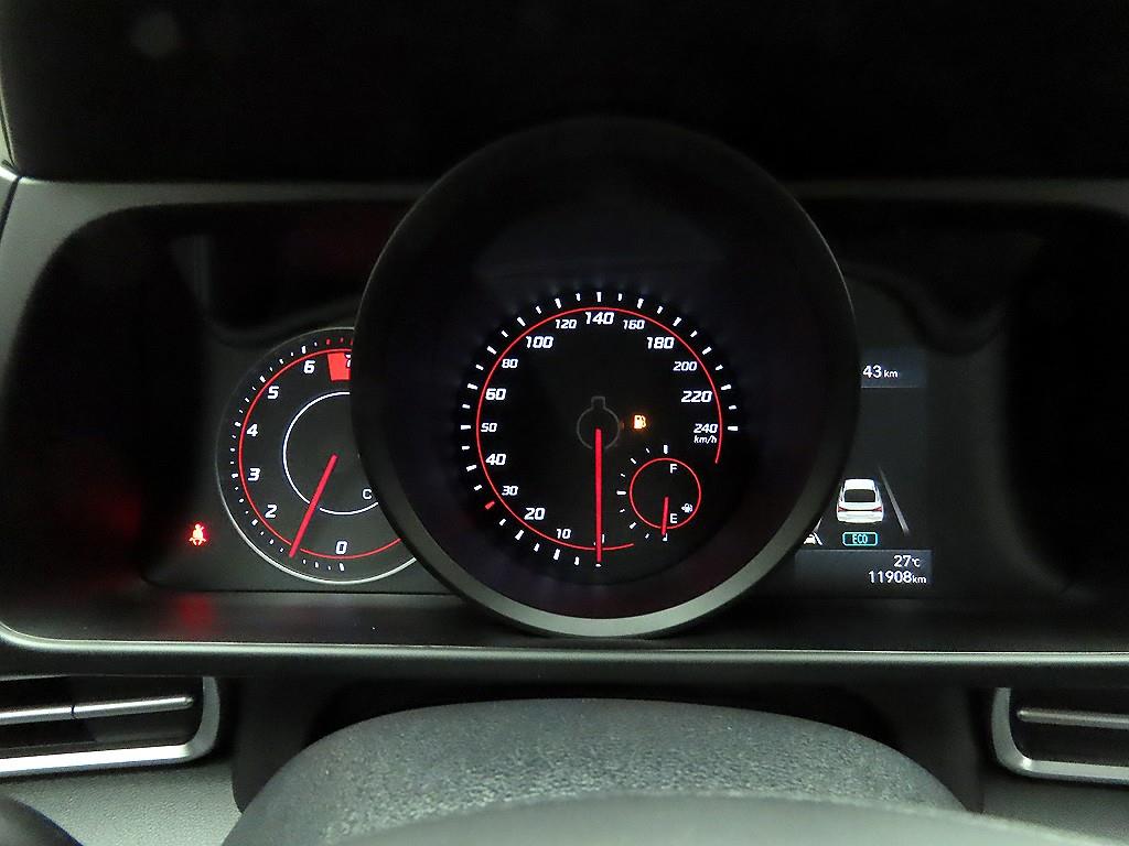 HYUNDAI Avante - Vista 8