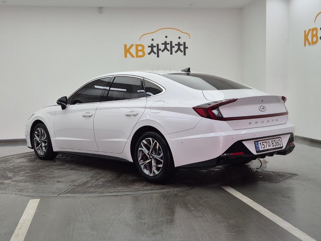 HYUNDAI Sonata - Vista 3
