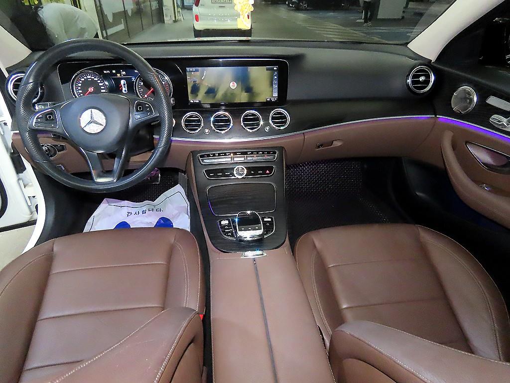 Mercedes Benz E class - Vista 12