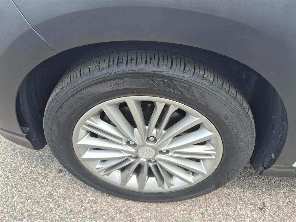 HYUNDAI Kona - Vista 7