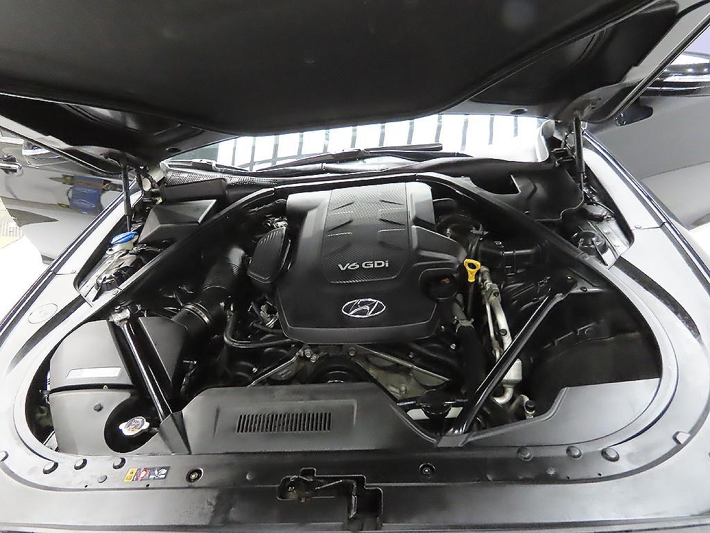 HYUNDAI Genesis - Vista 10