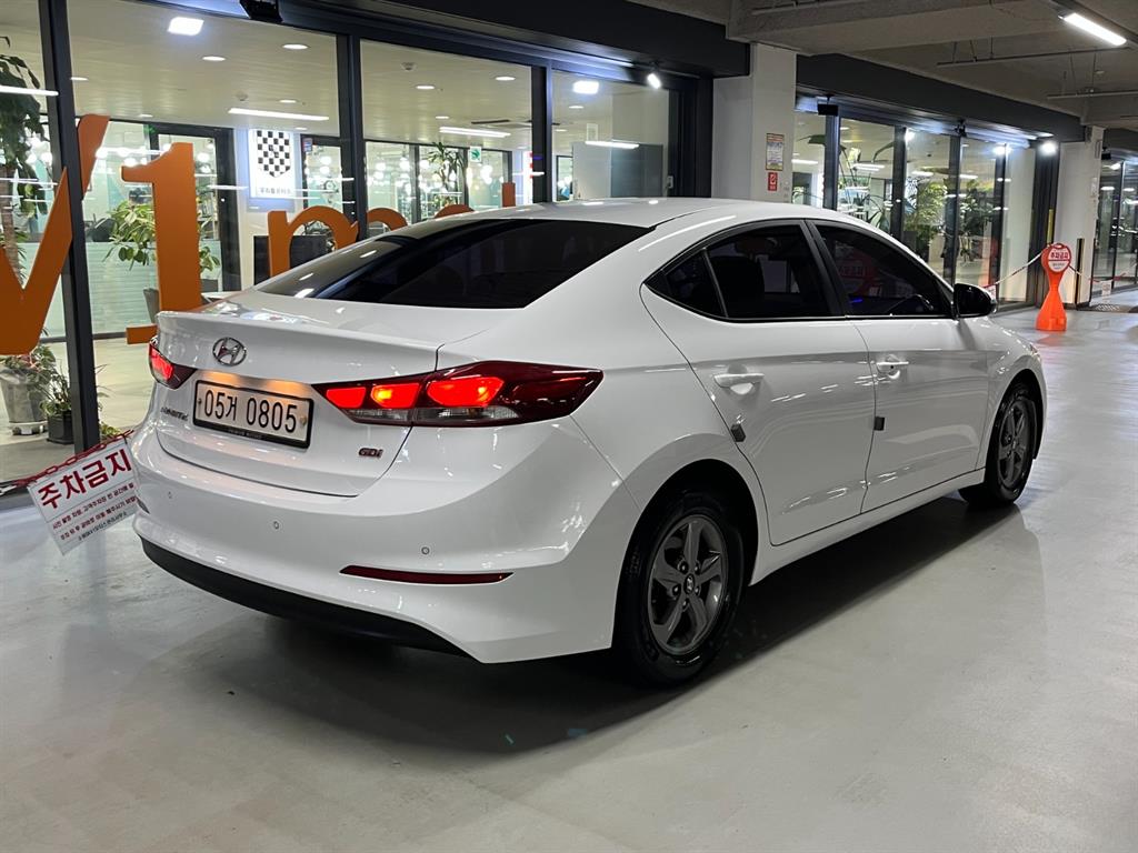 HYUNDAI Avante - Vista 6
