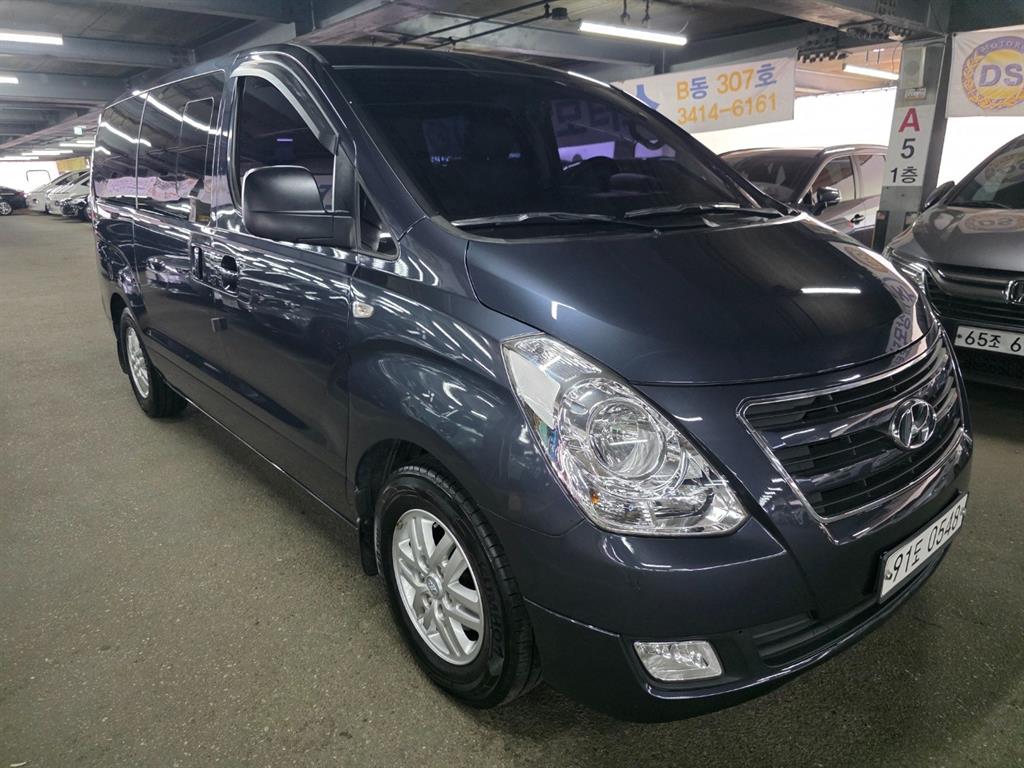 HYUNDAI Starex - Vista 3