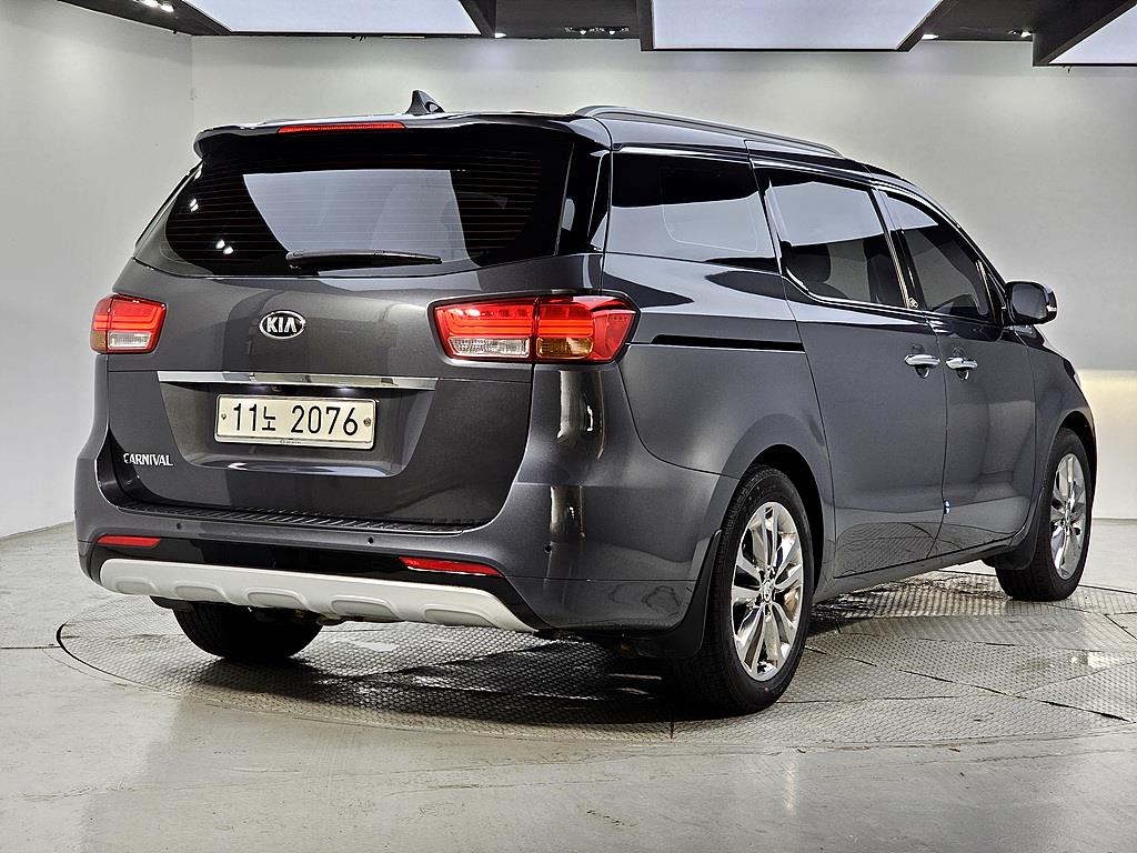 KIA Carnival - Vista 6
