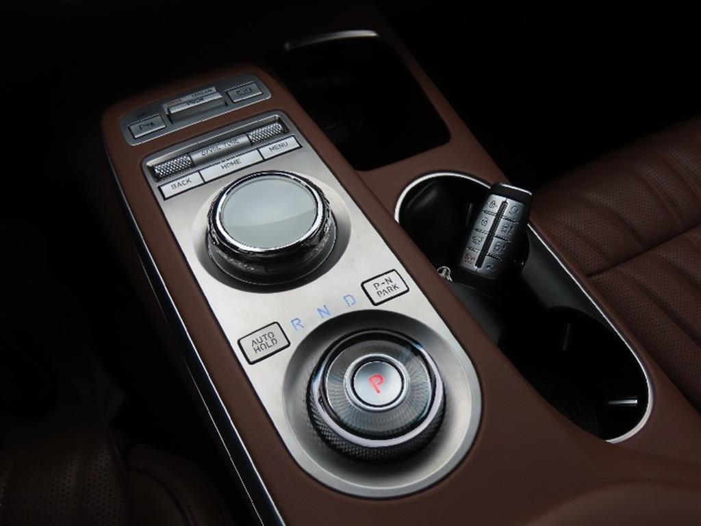 Genesis GV70 - Vista 8