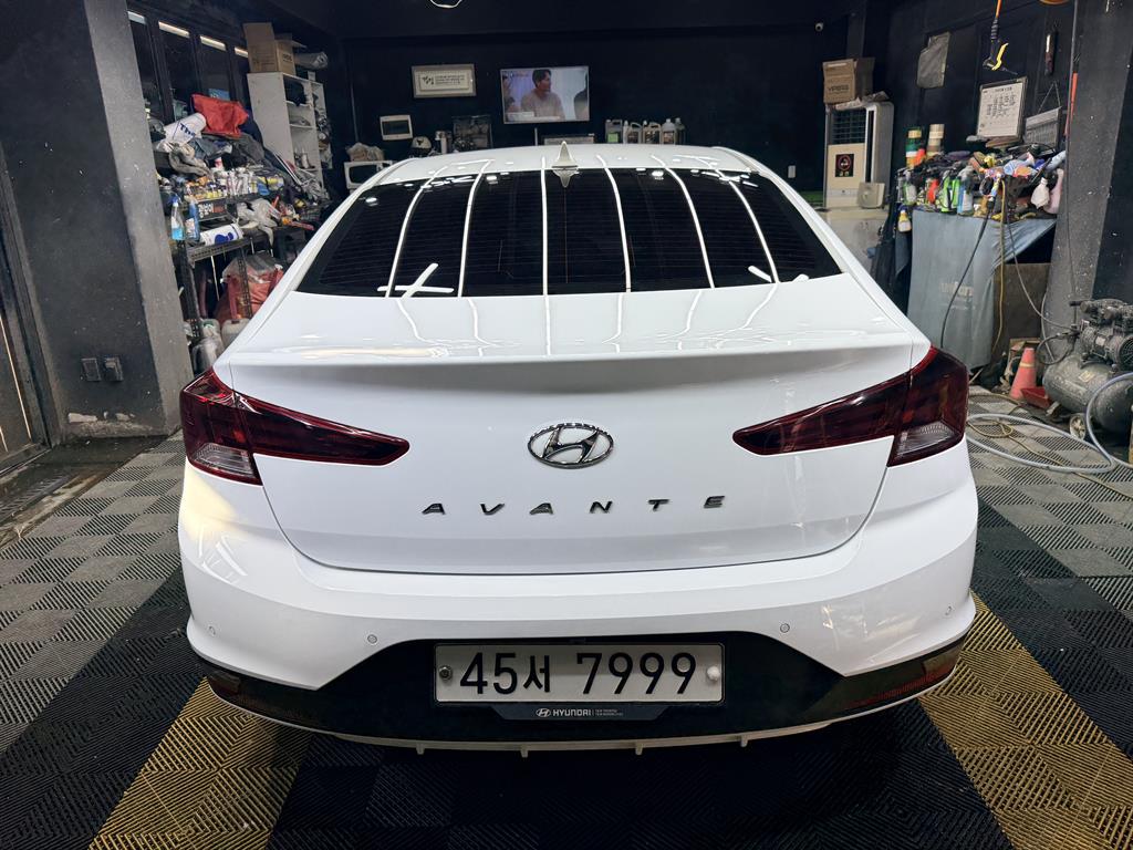 HYUNDAI Avante - Vista 2