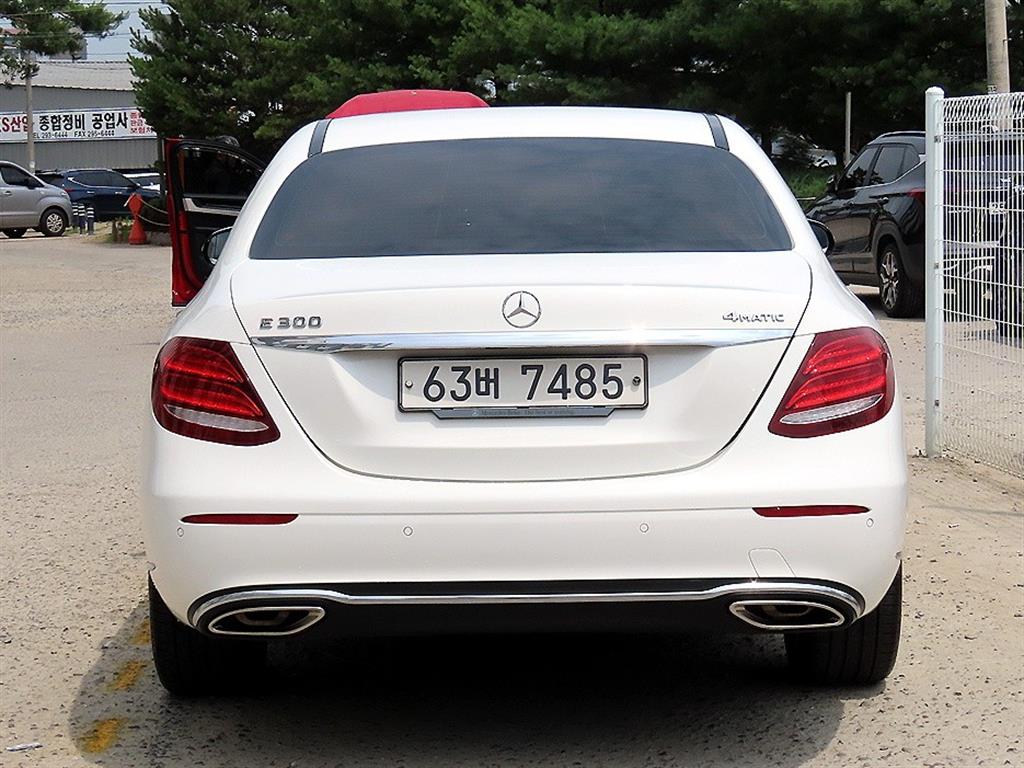 Mercedes Benz E class - Vista 6
