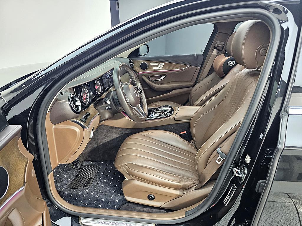 Mercedes Benz E class - Vista 10