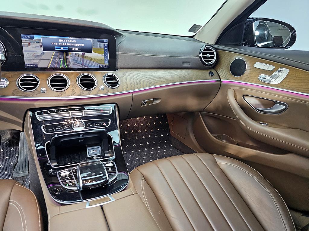 Mercedes Benz E class - Vista 12