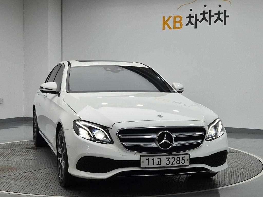 Mercedes Benz E class - Vista 4