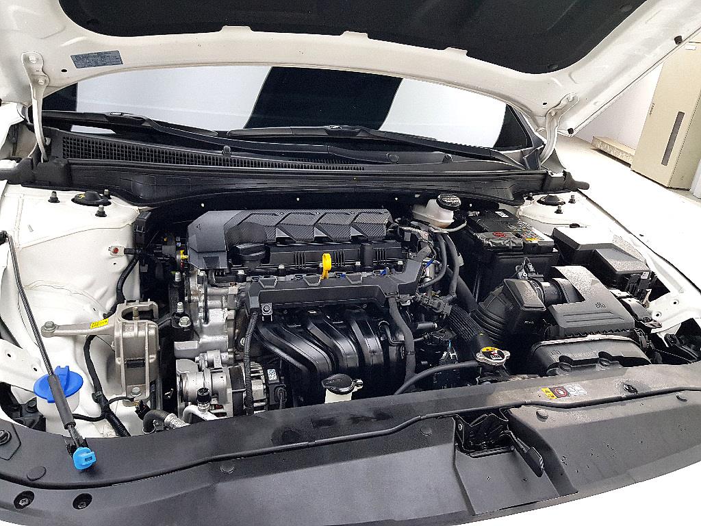 HYUNDAI Avante - Vista 8