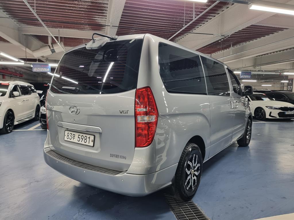 HYUNDAI Starex - Vista 6