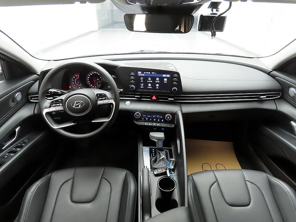 HYUNDAI Avante - Vista 10