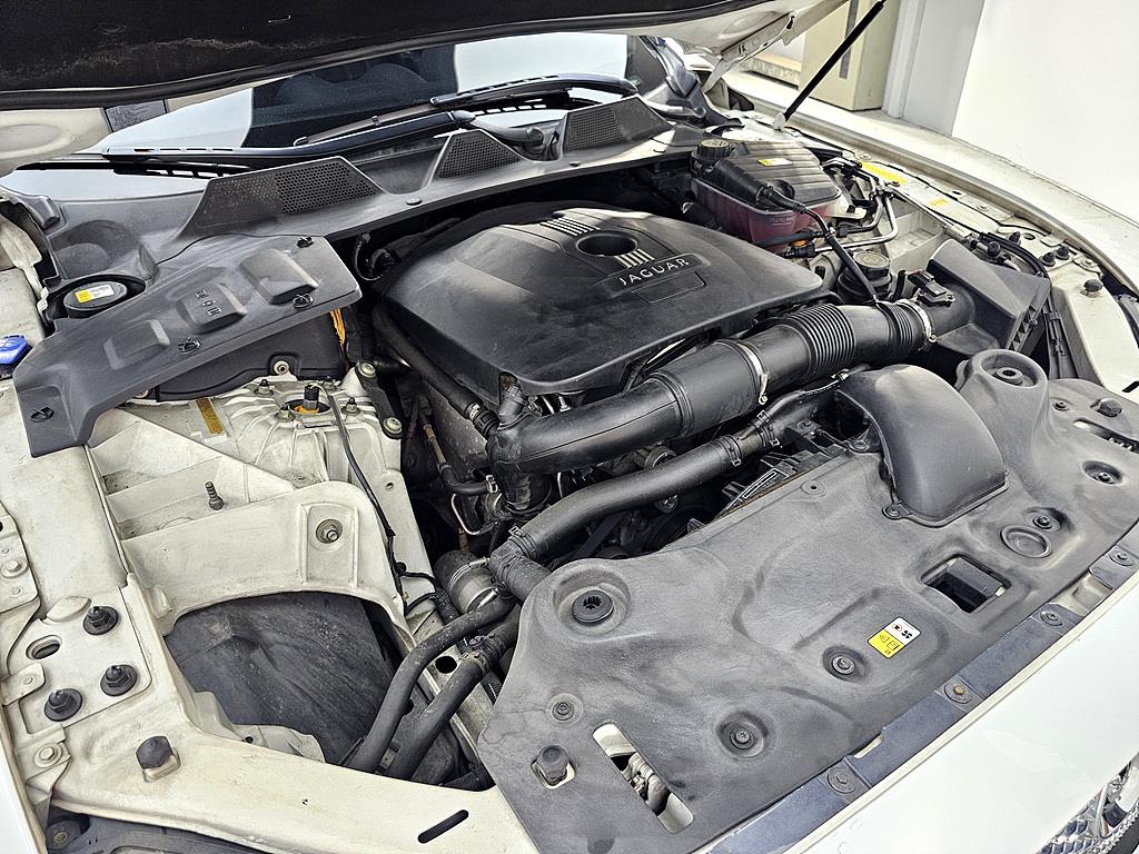 Jaguar XJ - Vista 8
