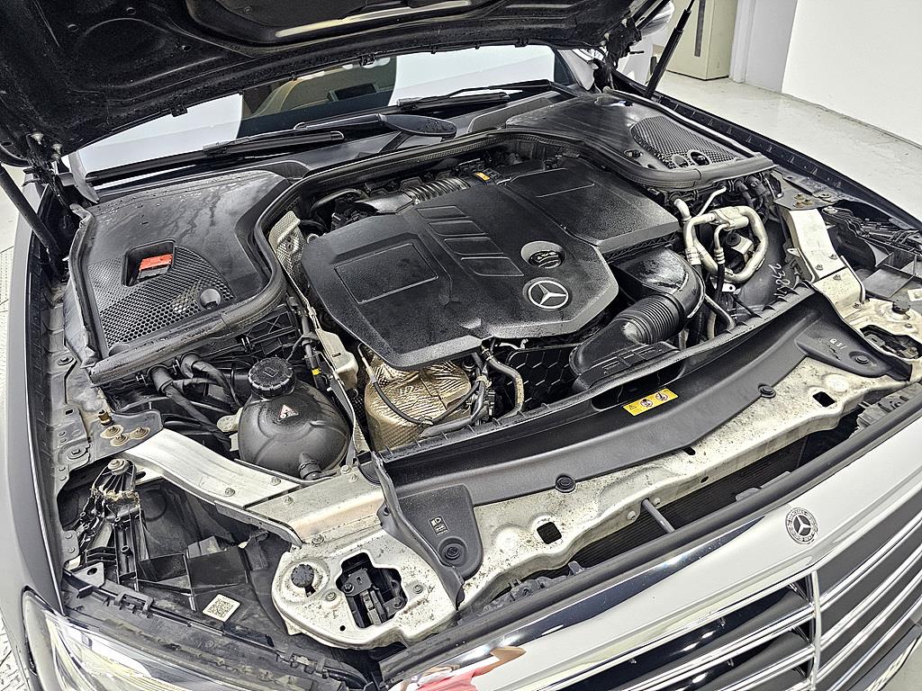 Mercedes Benz E class - Vista 8