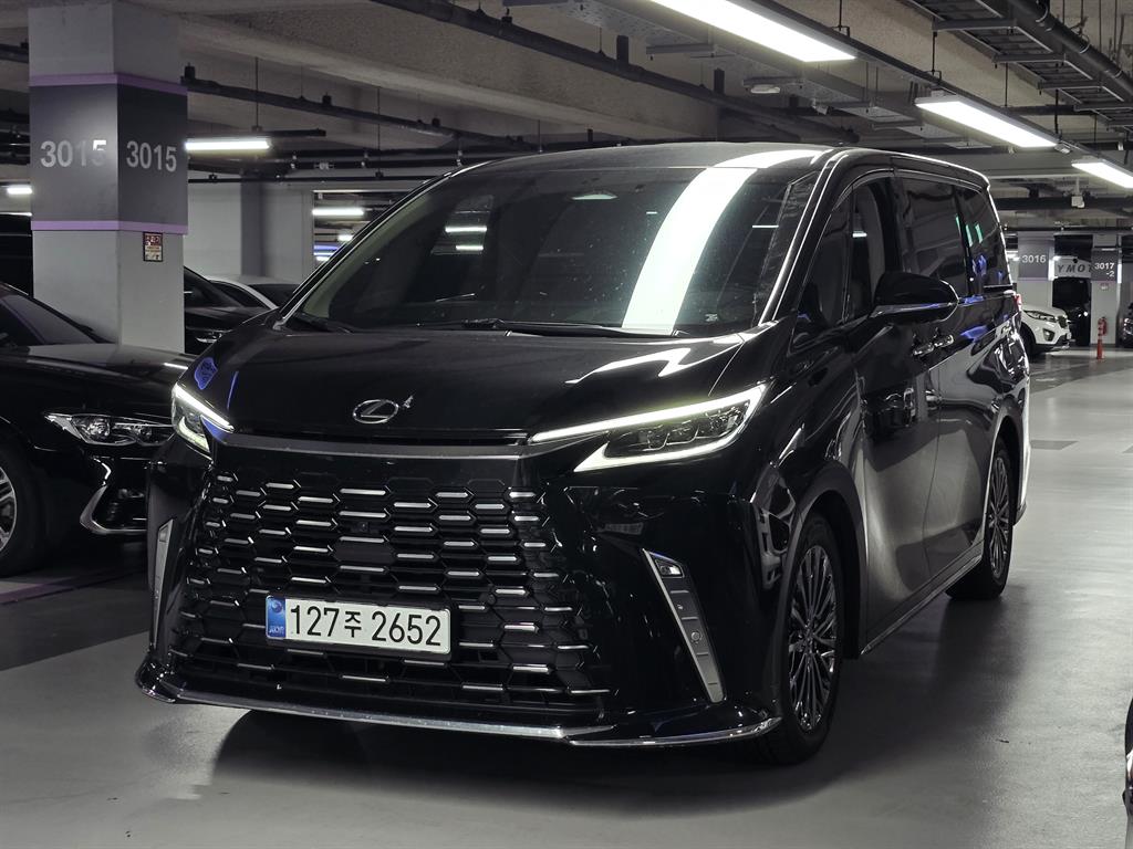 Lexus LM