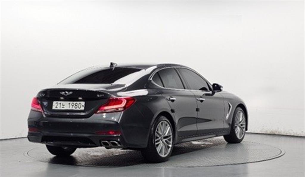 Genesis G70 - Vista 3