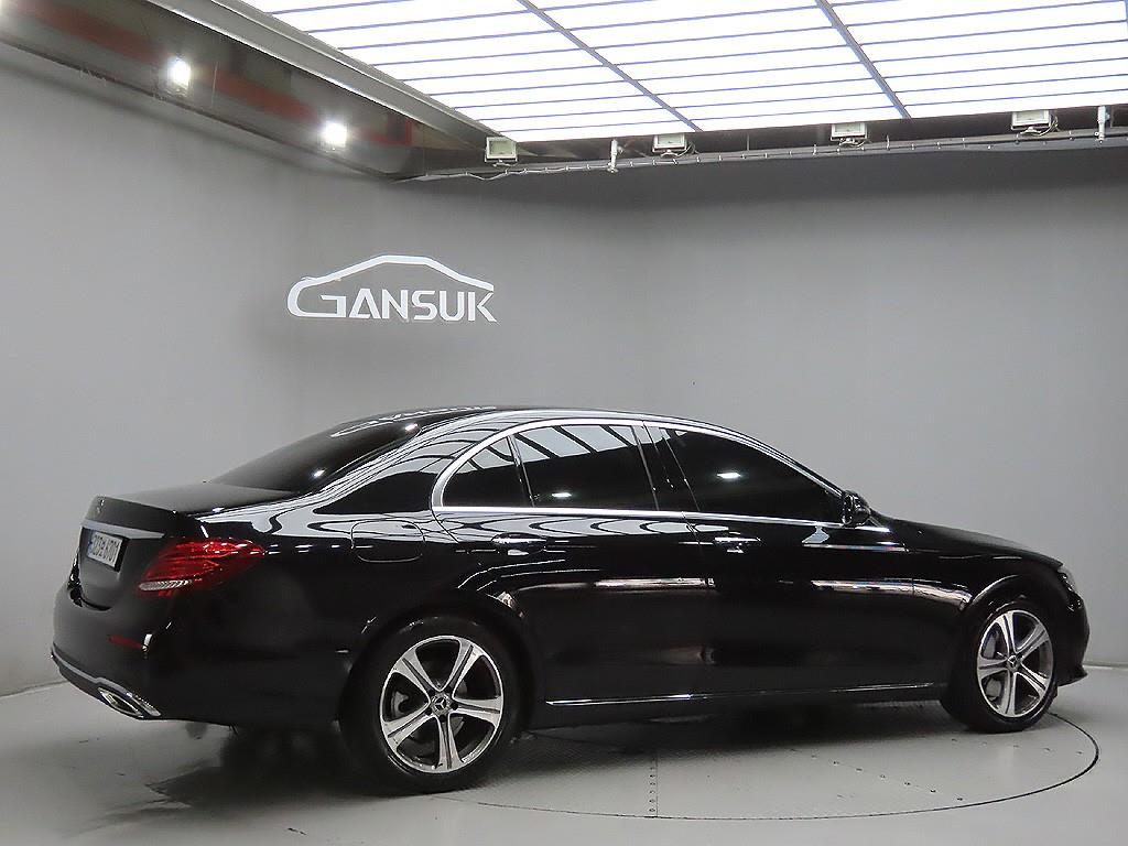 Mercedes Benz E class - Vista 6