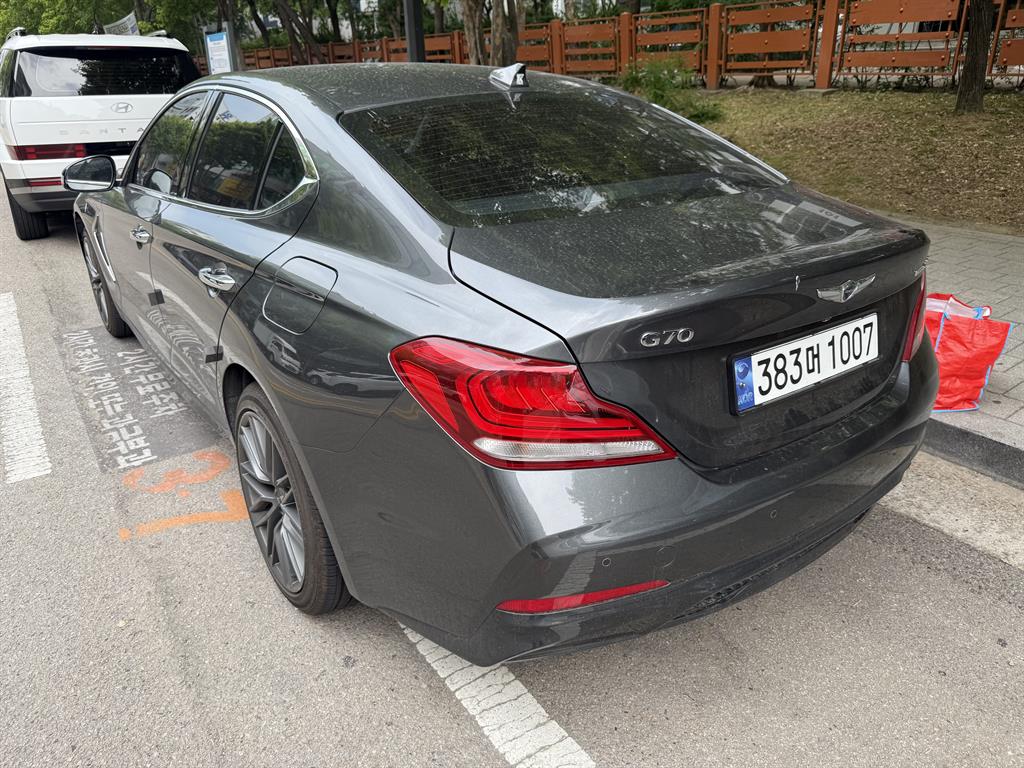 Genesis G70 - Vista 7