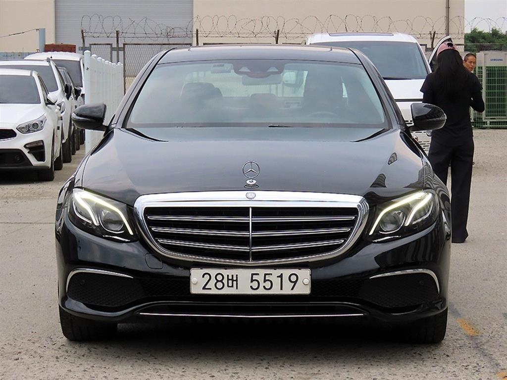 Mercedes Benz E class 2017 Negro - Importación desde Corea - HF Imports Iquique - Foto 1