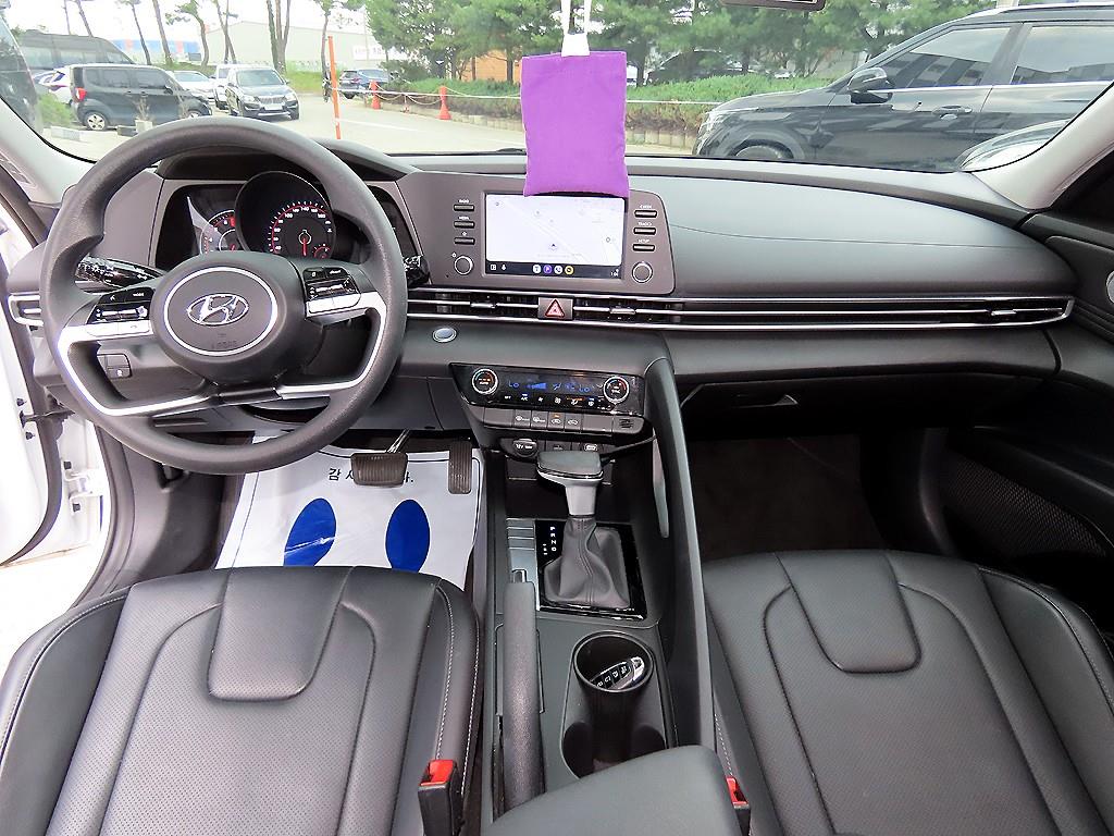 HYUNDAI Avante - Vista 9