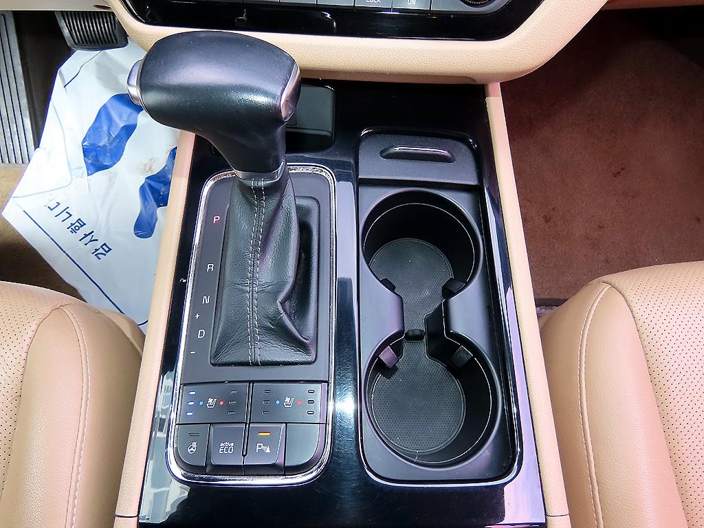 KIA Carnival - Vista 12