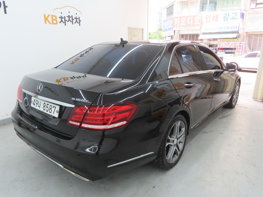 Mercedes Benz E class - Vista 3