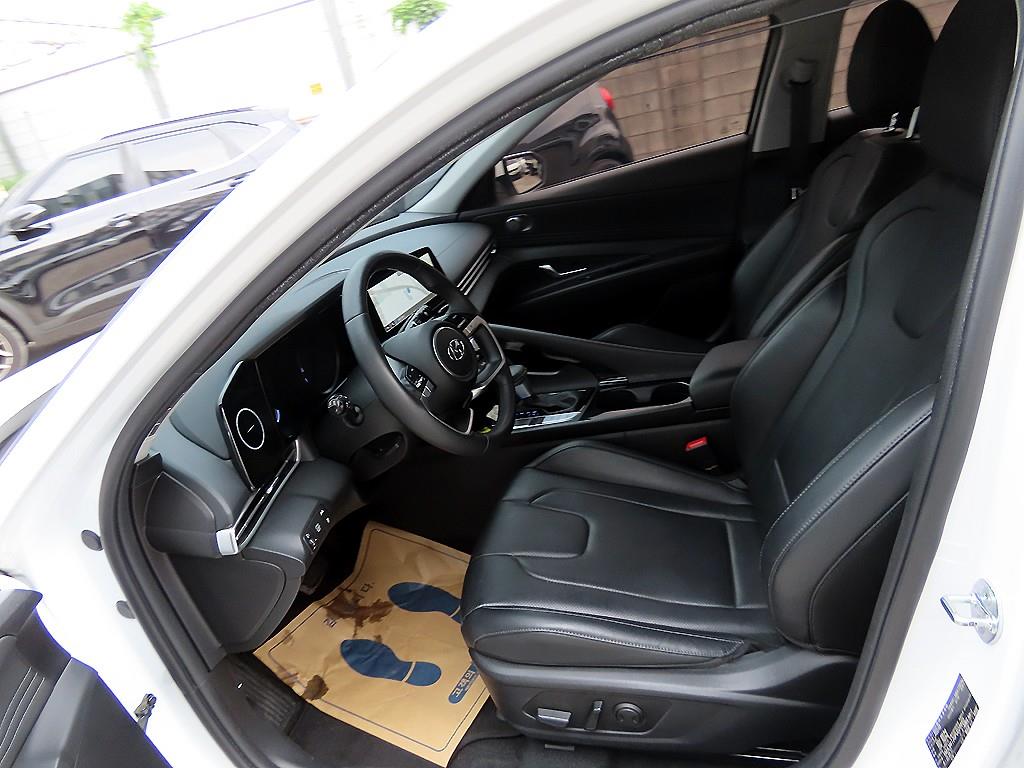 HYUNDAI Avante - Vista 7