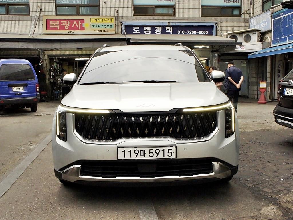 KIA Carnival 2025 Plateado - Importación desde Corea - HF Imports Iquique - Foto 1