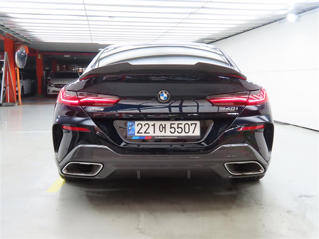 BMW 8 Series - Vista 3