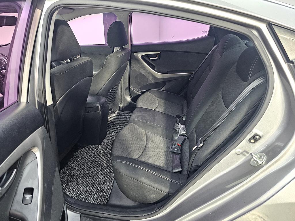HYUNDAI Avante - Vista 11