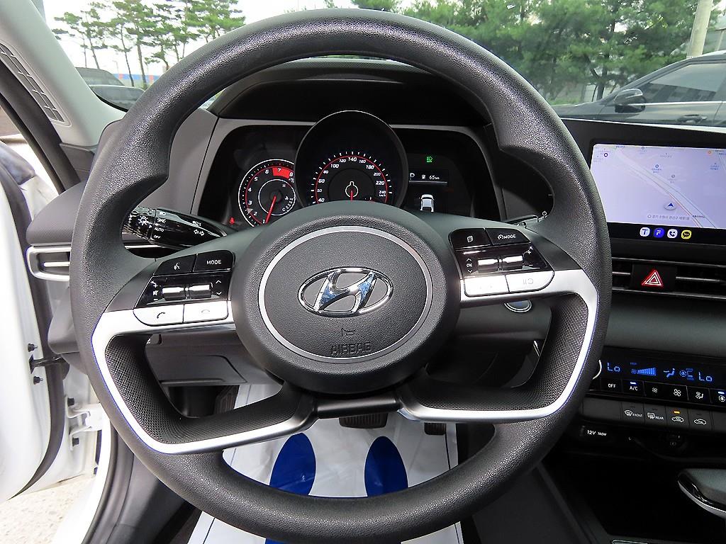 HYUNDAI Avante - Vista 10