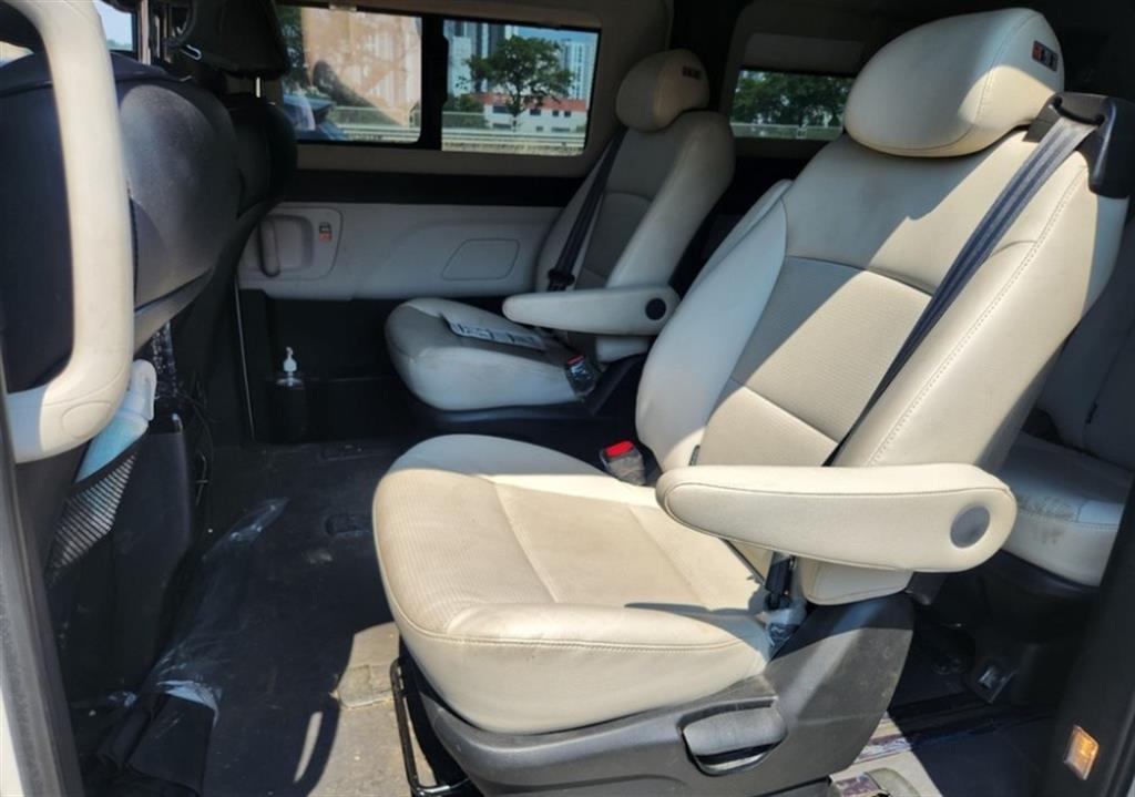 HYUNDAI Starex - Vista 8