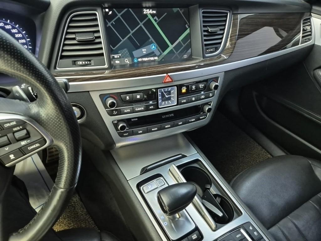 Genesis G80 - Vista 12