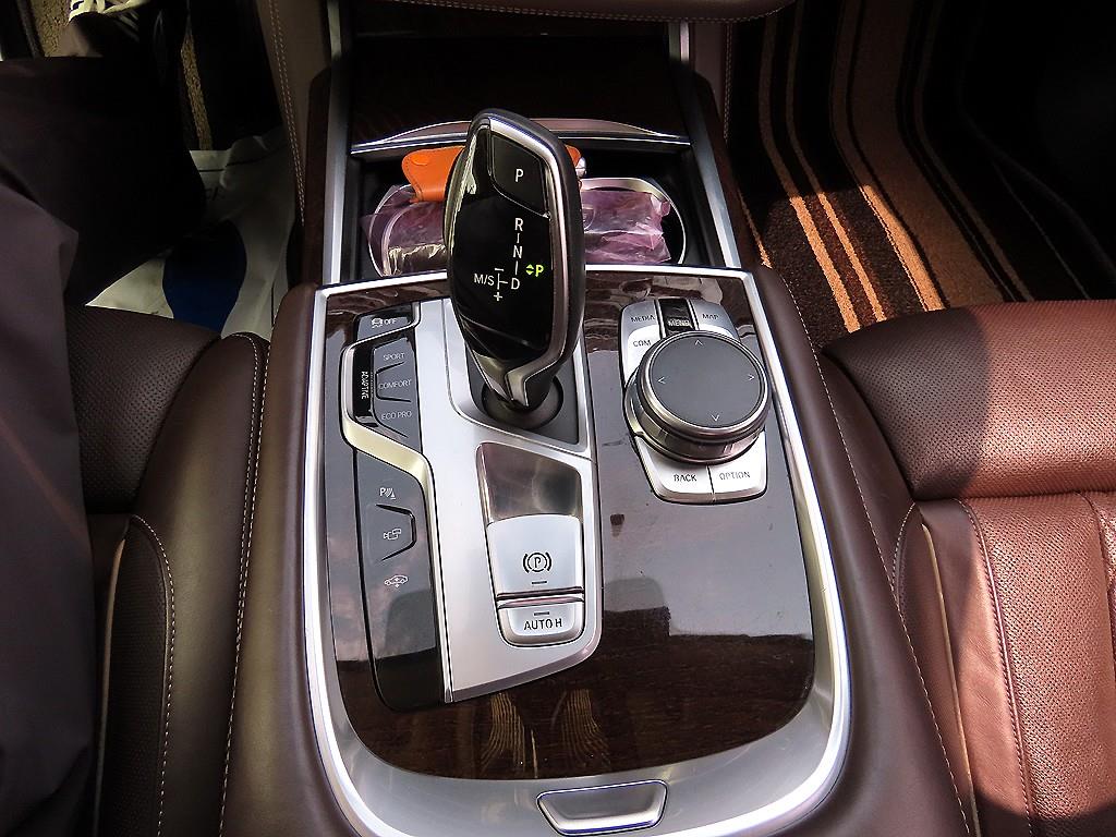 BMW 7 Series 2016 Negro - Importación desde Corea - HF Imports Iquique - Foto 13