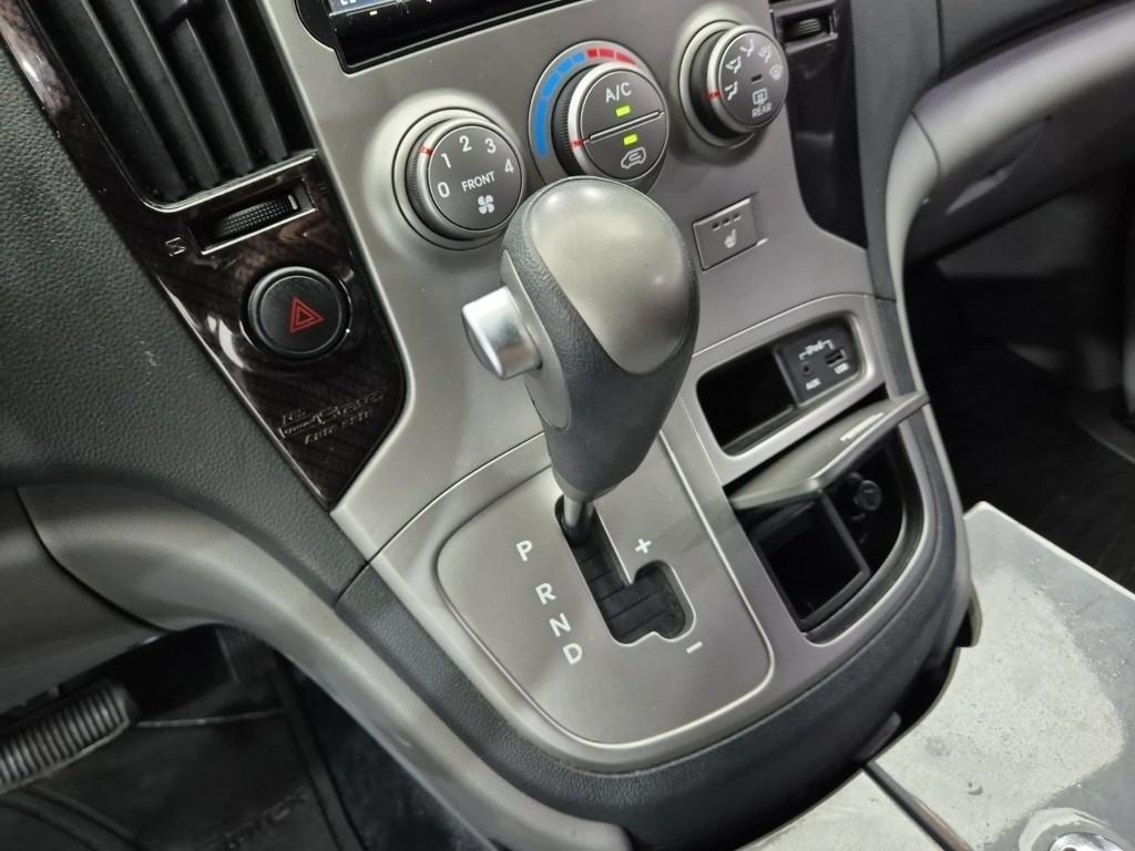 HYUNDAI Starex - Vista 10