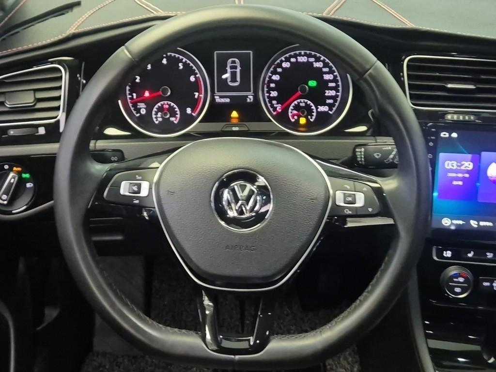 Volkswagen Golf - Vista 11