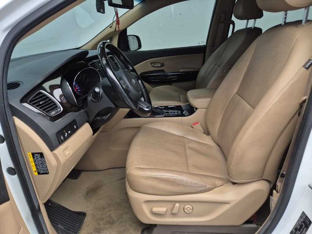 KIA Carnival - Vista 12