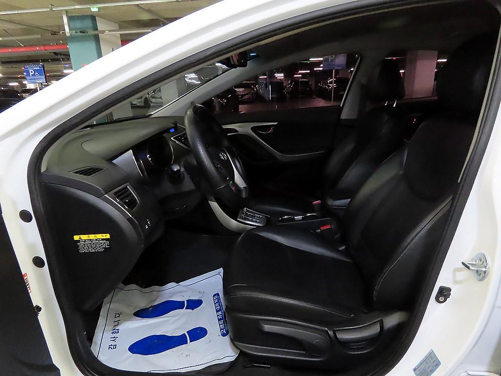 HYUNDAI Avante - Vista 8