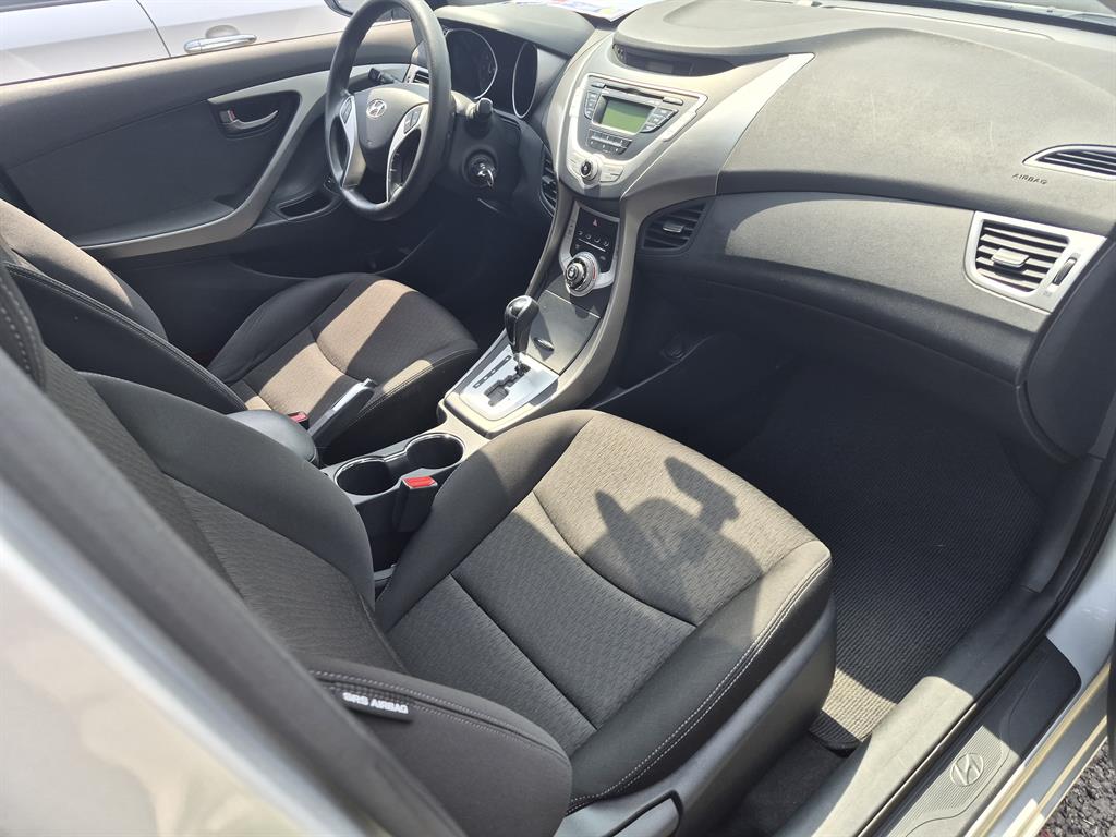 HYUNDAI Avante - Vista 3