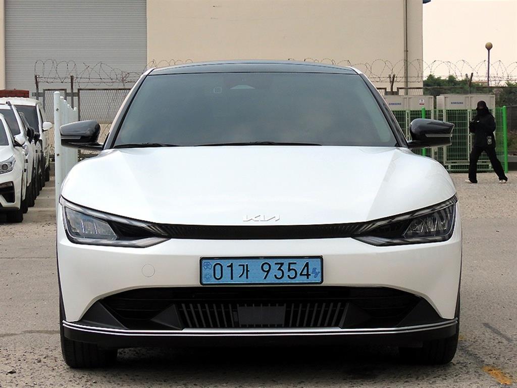KIA EV6 2022 Blanco - Importación desde Corea - HF Imports Iquique - Foto 1