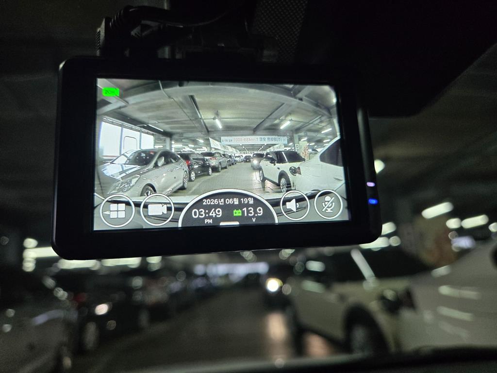 HYUNDAI Avante - Vista 10